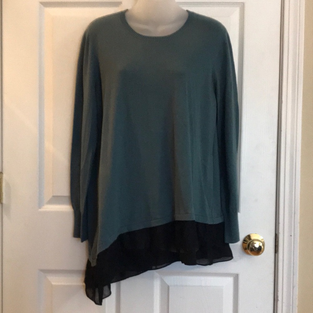 Logo by Lori Goldstein M Light Sweater w/ 2 tier black lace bottom EUC